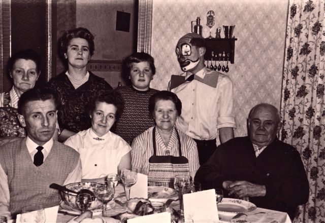 In elk gezin was er wel eentje die vond dat hij de clown moest uithangen. Bij ons dus ook.